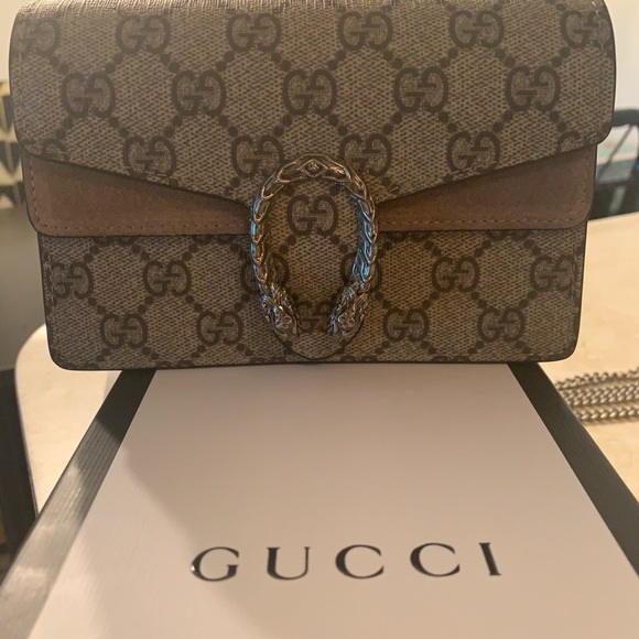 **SOLD** Gucci Mini purse - Picture 2 of 10